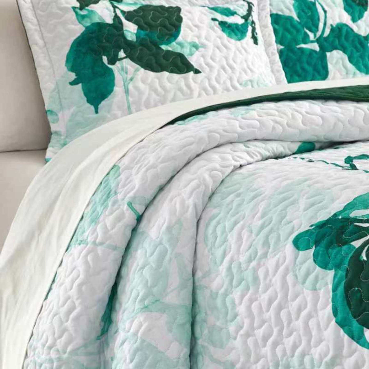 Chic Home Avery 3 Piece Watercolor Floral Quilt Set Green