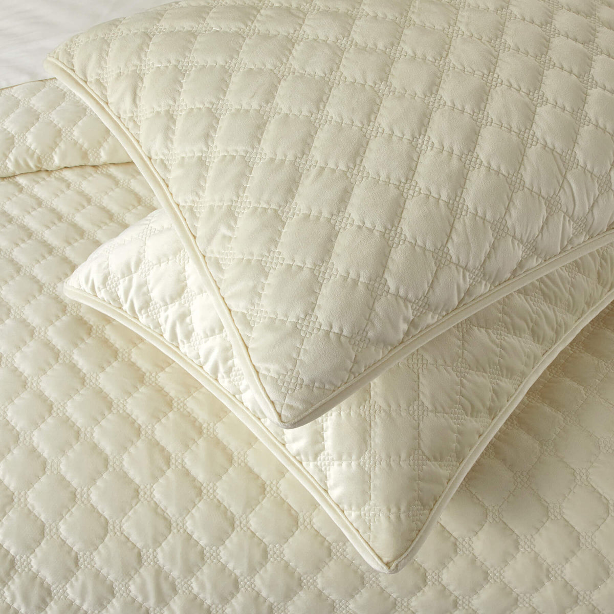 Chic Home Kehlani 3 Piece Dutch Velvet Quilt Set-