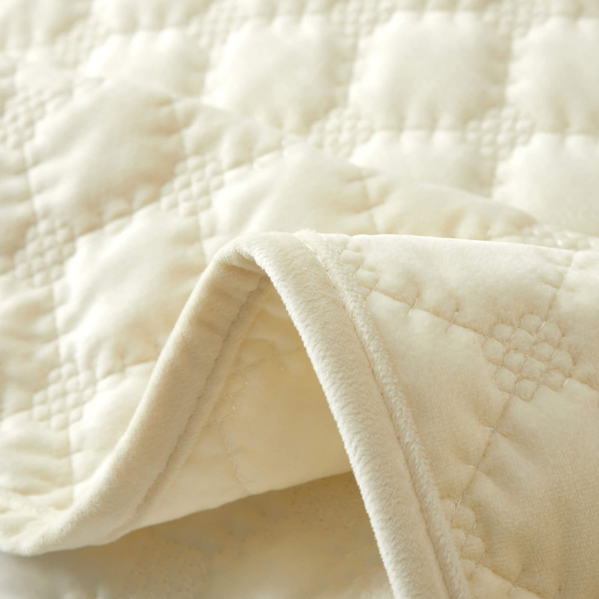 Chic Home Kehlani 3 Piece Dutch Velvet Quilt Set-