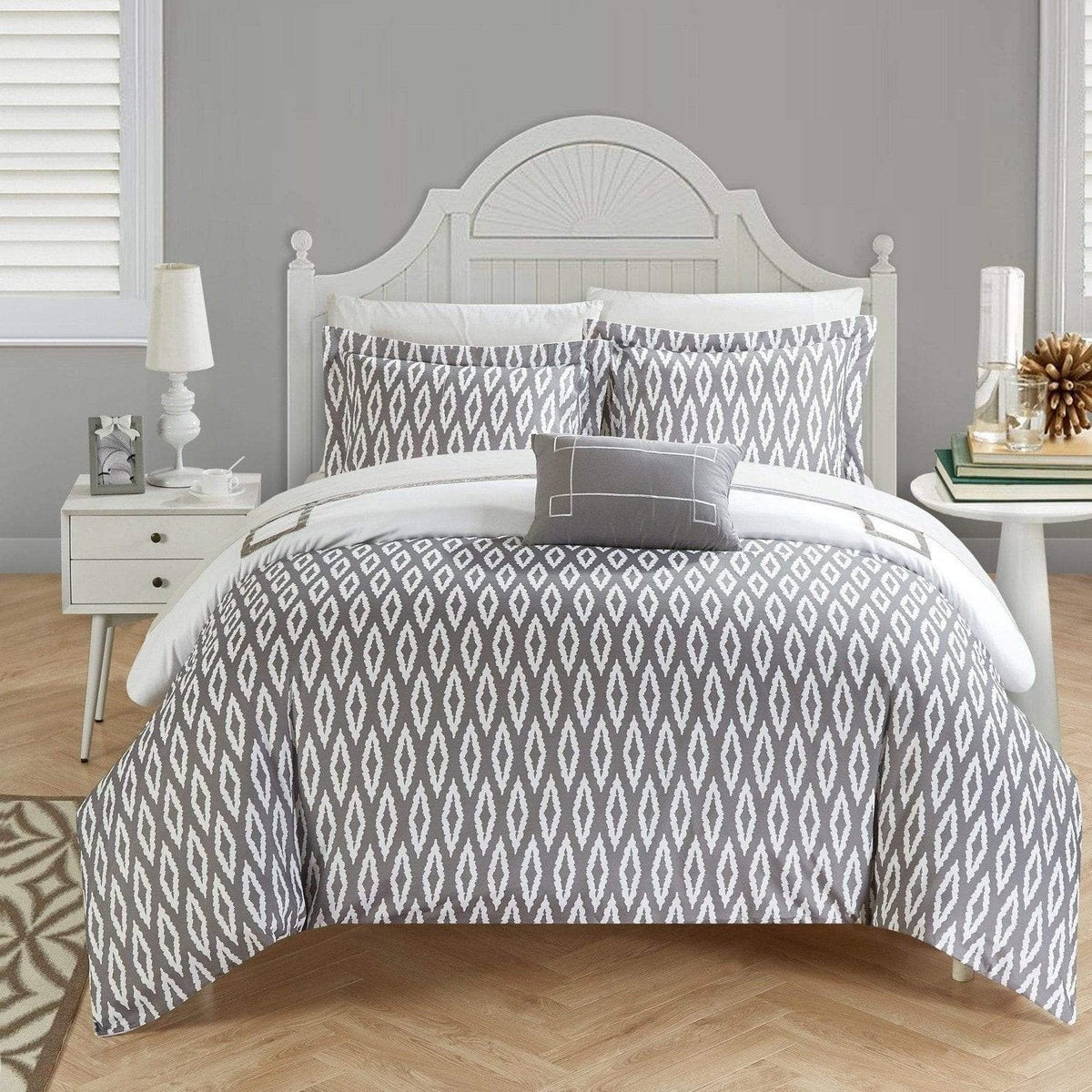 Chic Home Kendall 4 Piece Reversible Duvet Cover Set