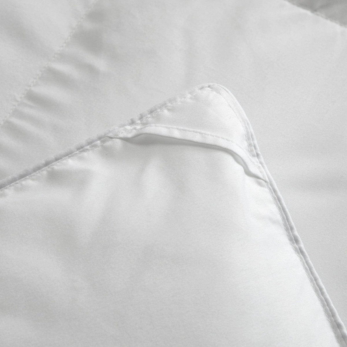 NY&C Home Easeland Box Stitched Comforter 