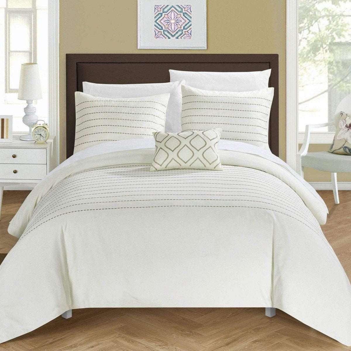 Chic Home Bea 4 Piece Embroidered Duvet Cover Set Beige