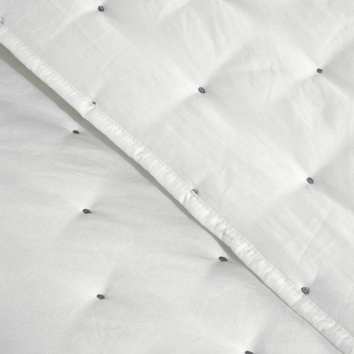 Chic Home Chyle 3 Piece Tufted Quilt Set 