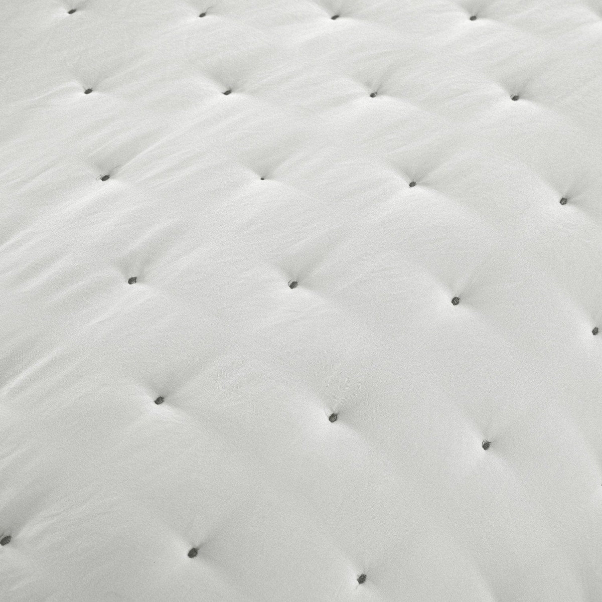 Chic Home Chyle 3 Piece Tufted Quilt Set 