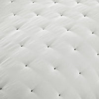 Chic Home Chyle 3 Piece Tufted Quilt Set 