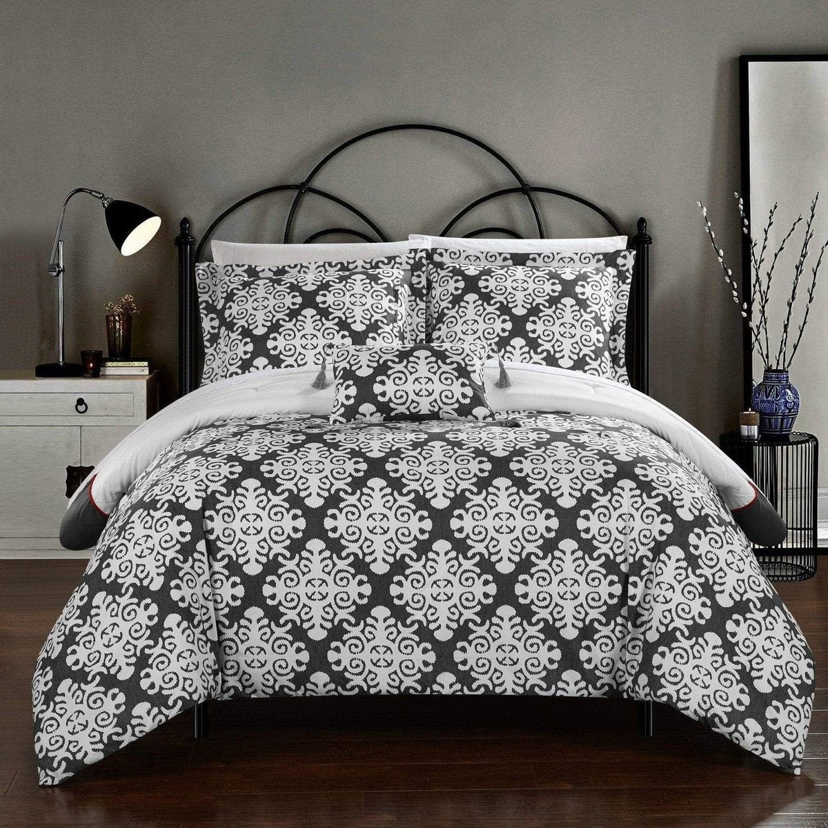 Chic Home Trina 4 Piece Reversible Duvet Cover Set 