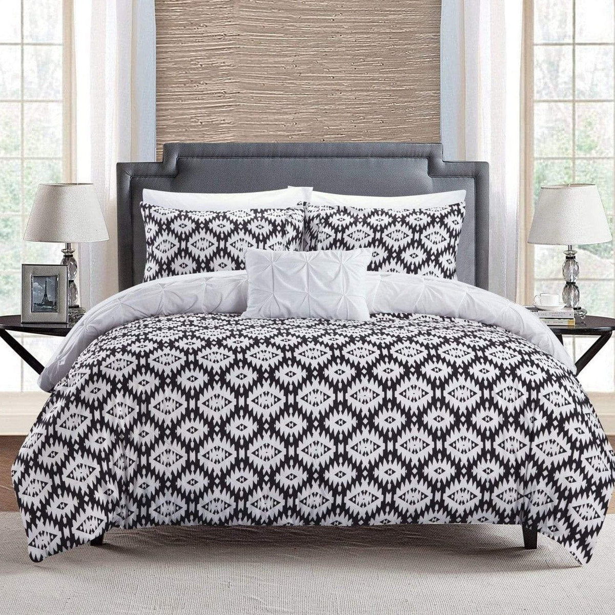 Chic Home Zissel 4 Piece Reversible Duvet Cover Set 